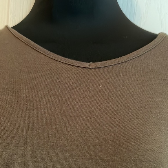 Brown short sleeve tunic top.  Looks great with Leggings and Jeans. - Picture 2 of 3